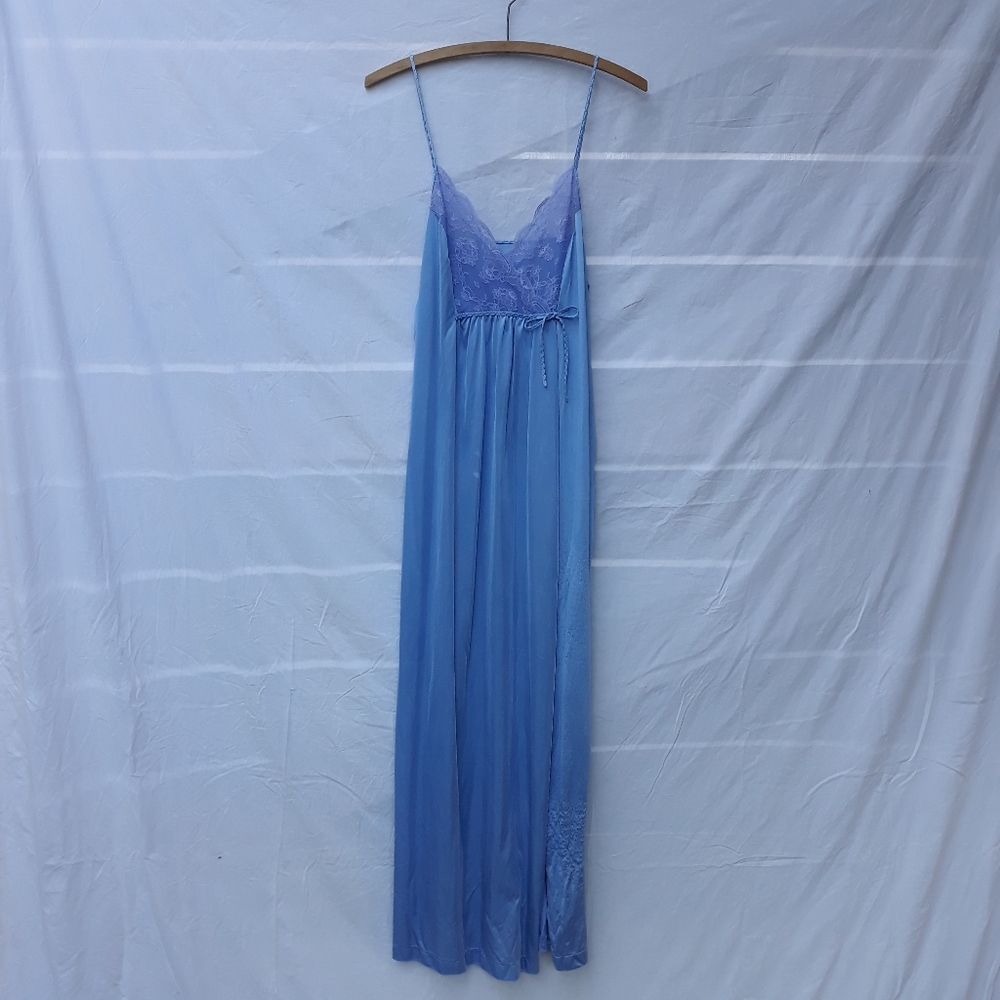 Vintage Gilead nightgown